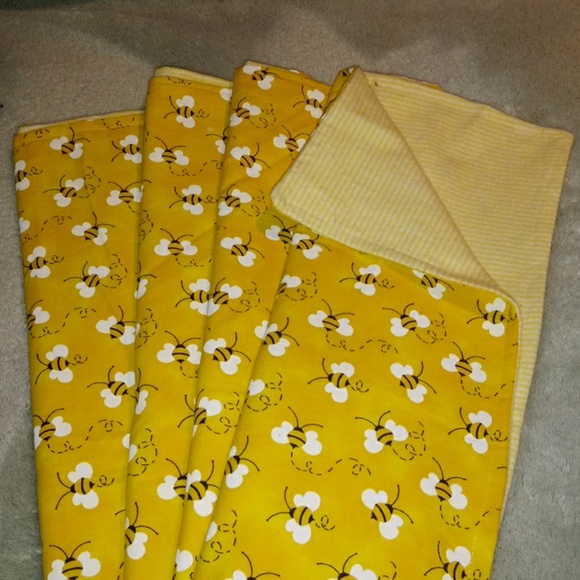 Yellow Bee Baby Blanket - Picture 7 of 7